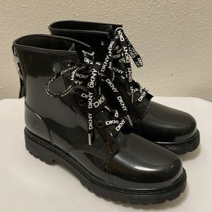 DKNY Women's Glossy Black Tibby Combat Boot
Tilly Lace-Up Waterproof Boot NWT